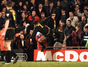 Lire la suite à propos de l’article DOSSIER : L&rsquo;HISTOIRE DU COUP DU KUNG-FU LE PLUS CÉLÈBRE