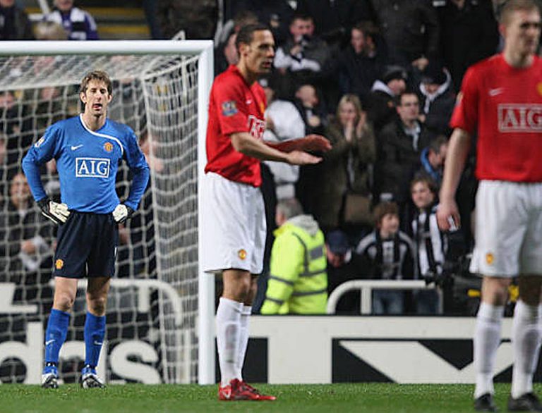 Lire la suite à propos de l’article ON THIS DAY : Fin du record de clean-sheet d&rsquo;Edwin Van Der Sar