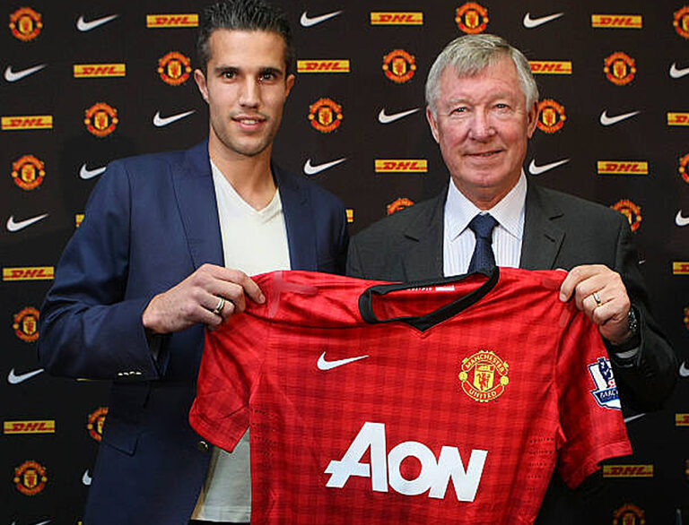 Lire la suite à propos de l’article ON THIS DAY : Robin Van Persie rejoint Manchester United